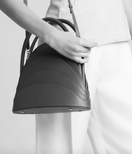 Load image into Gallery viewer, Millefoglie handbag. Pink calfskin and red tiger's eye gemstone. Gold-plated jewellery details. - Gabo Guzzo