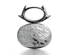 Load image into Gallery viewer, Spinosa Miserere jewellery clutch bag. Palladium, ruthenium, and emerald gemstone. - Gabo Guzzo