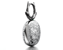 Load image into Gallery viewer, Spinosa Miserere jewellery clutch bag. Palladium, ruthenium, and emerald gemstone. - Gabo Guzzo